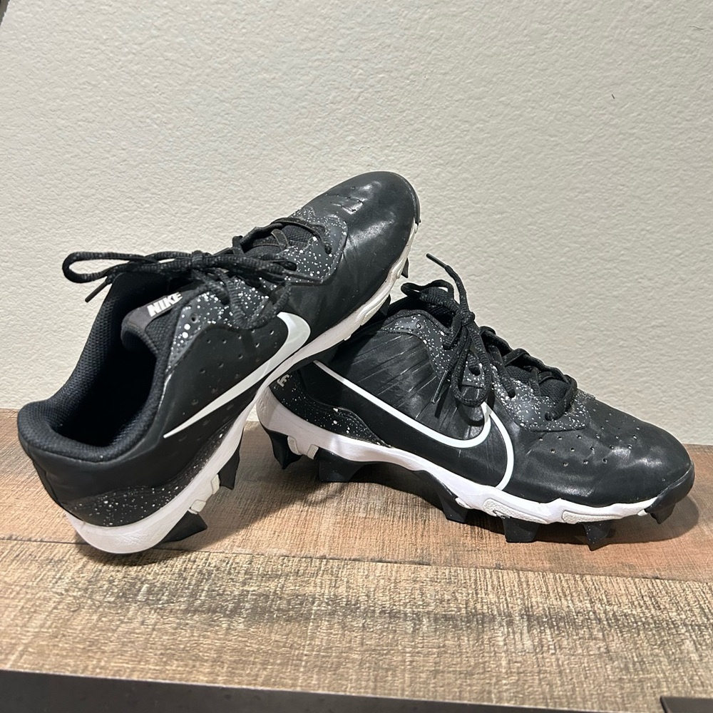 Nike Black and White Athletic Cleats